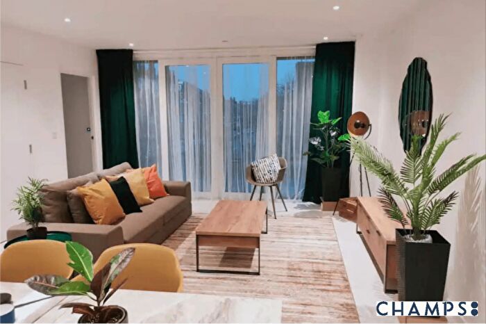 3 Bedroom Flat To Rent In Sidney Street, The Silk District, London, E1