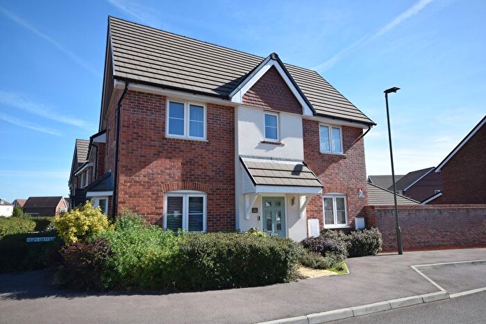 3 Bedroom Semi Detached House For Sale In Hops Drive, Badshot Lea, Farnham, GU9