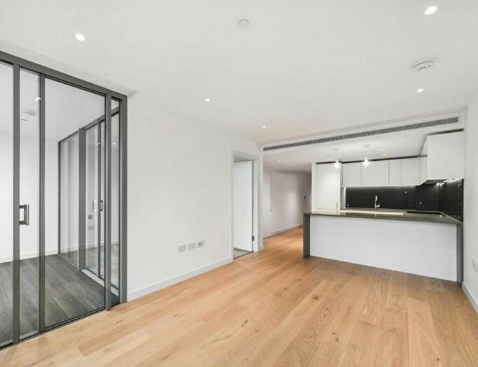 1 Bedroom Apartment To Rent In Landmark Pinnacle, Canary Wharf, E14