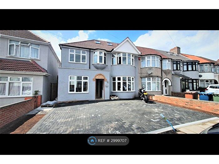 3 Bedroom Flat To Rent In Ruskin Gardens, Harrow, HA3