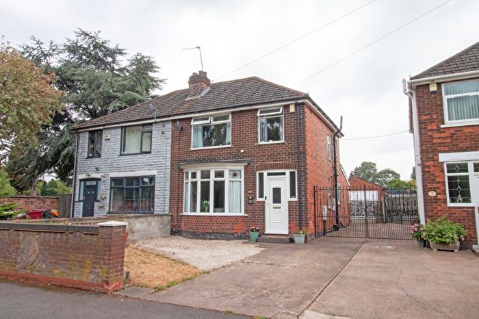 3 Bedroom Semi-Detached House For Sale In Cemetery Road, Scunthorpe, DN16
