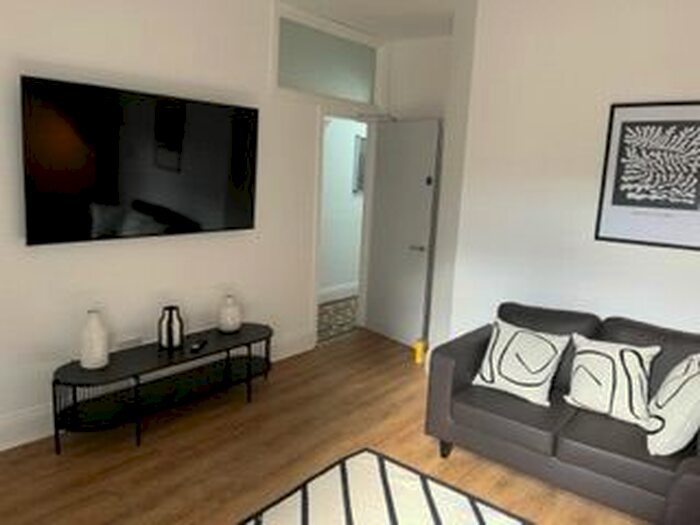 1 Bedroom Studio To Rent In Hugh Road, Coventry, CV3