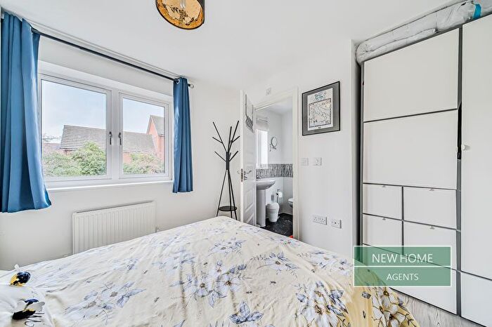 3 Bedroom End Of Terrace House For Sale In Fullbrook Avenue, Reading, RG7