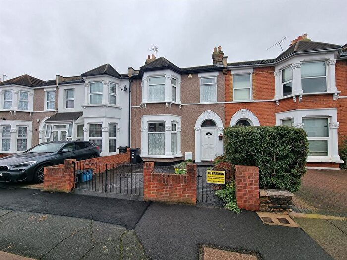 3 Bedroom Terraced House For Sale In Lansdowne Road, Ilford, IG3