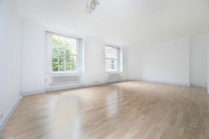 3 Bedroom Flat To Rent In North End House, Fitzjames Avenue, W14