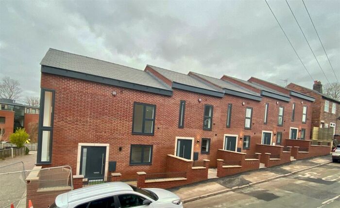 4 Bedroom Town House To Rent In Windmill Street, Macclesfield, SK11