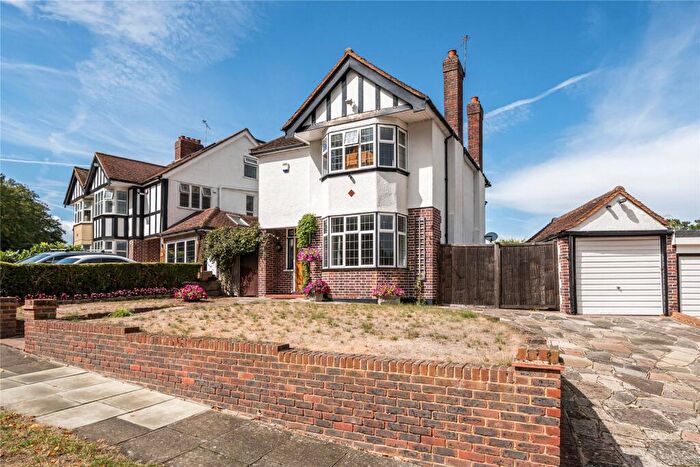 3 Bedroom Detached House For Sale In Rowan Walk, Bromley, BR2