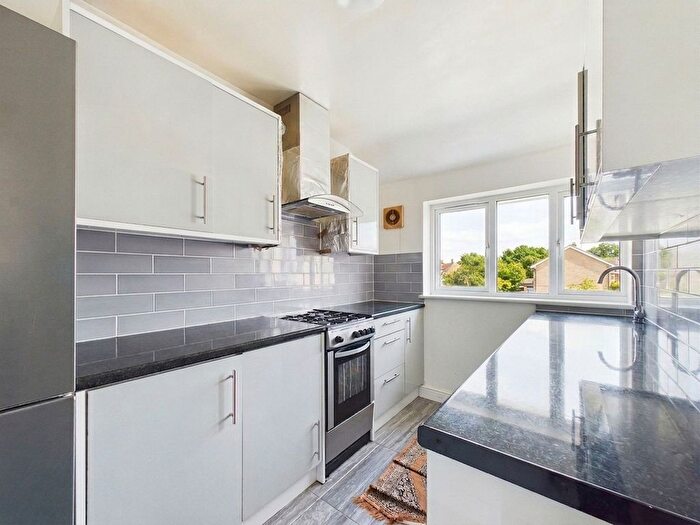 2 Bedroom Maisonette For Sale In Petts Hill, Northolt, UB5