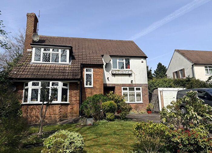 4 Bedroom Property For Sale In Church Road, Potters Bar, EN6