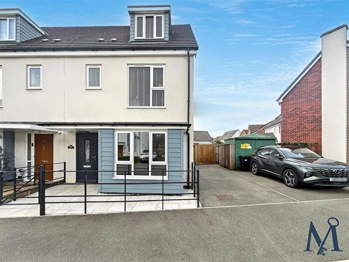 4 Bedroom Semi Detached House For Sale In Buckthorn Road, Coalville, LE67