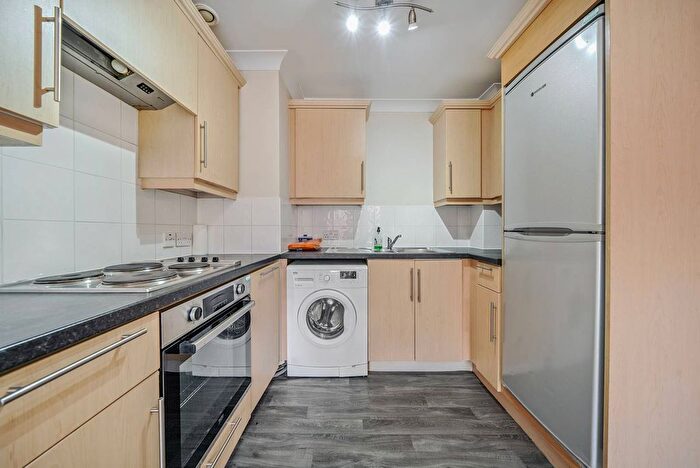 2 Bedroom Flat To Rent In Coombe Lane, Raynes Park, London, SW20