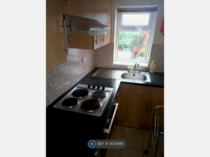 2 Bedroom Flat To Rent In Clive Road, Canton, Cardiff, CF5