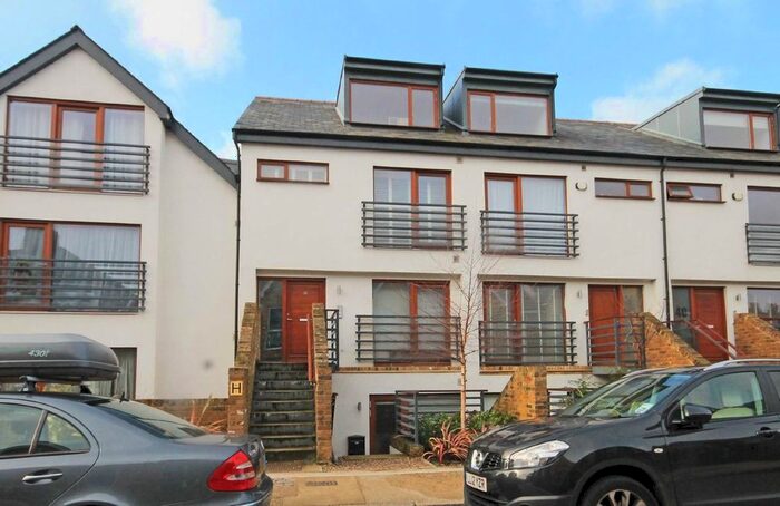 1 Bedroom Flat To Rent In Third Cross Road, Twickenham, TW2