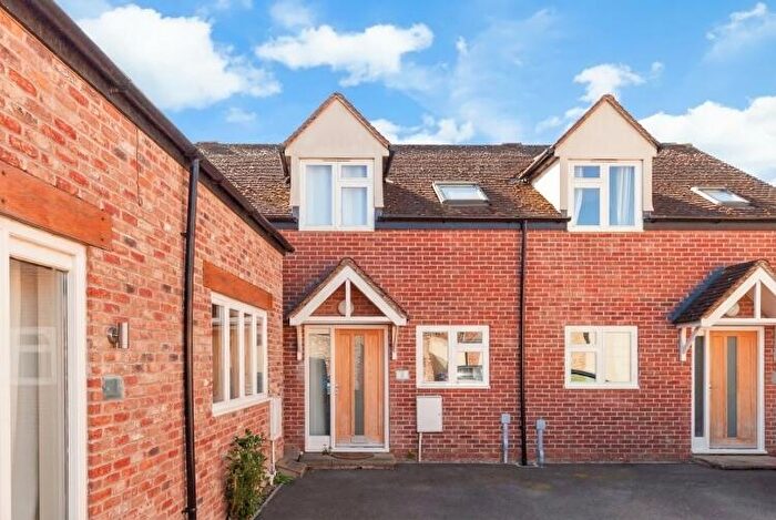 2 Bedroom Semi-Detached House To Rent In Chapel Street, Bicester, OX26