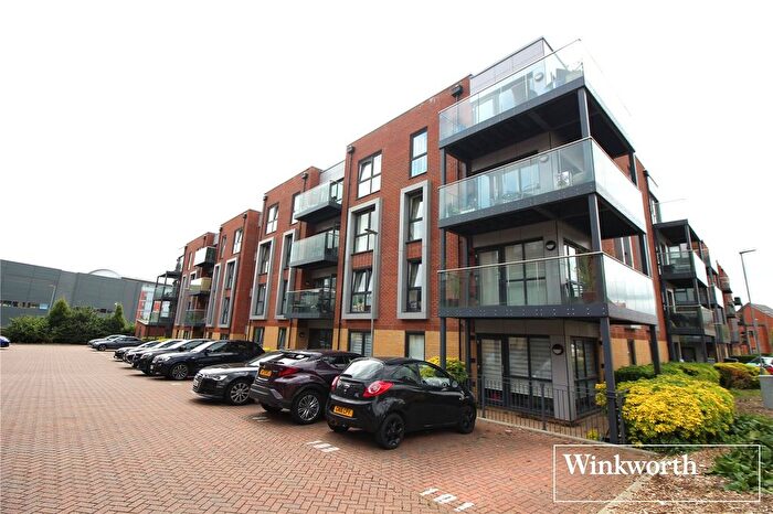 2 Bedroom Flat For Sale In Holmesley Road, Borehamwood, Hertfordshire, WD6