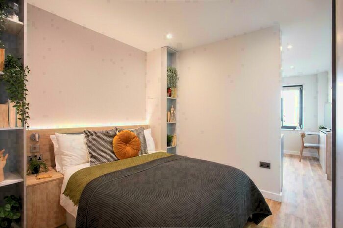 Studio To Rent In College Road, East Croydon, London, CR0