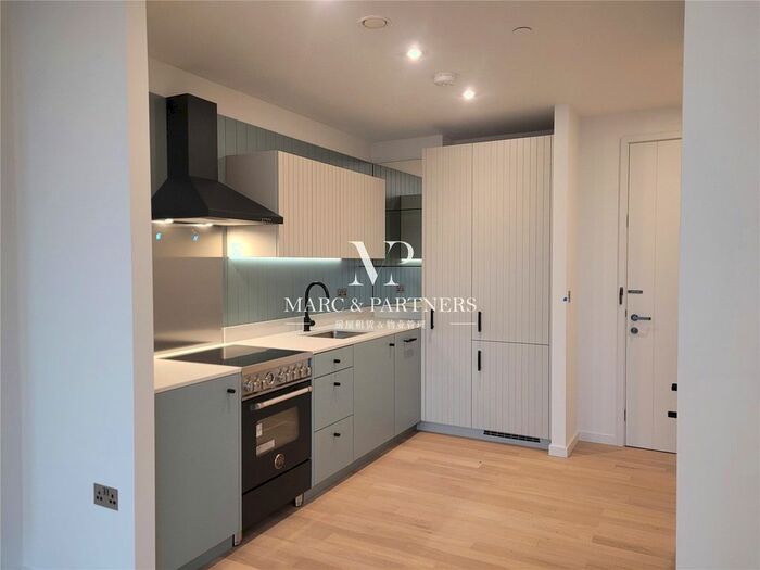 Studio To Rent In Hollandbury House, London, TW8