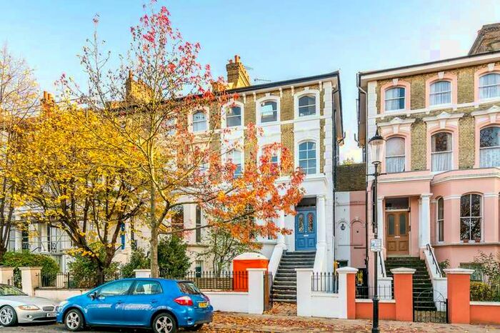 2 Bedroom Flat To Rent In St Charles Square, North Kensington, W10