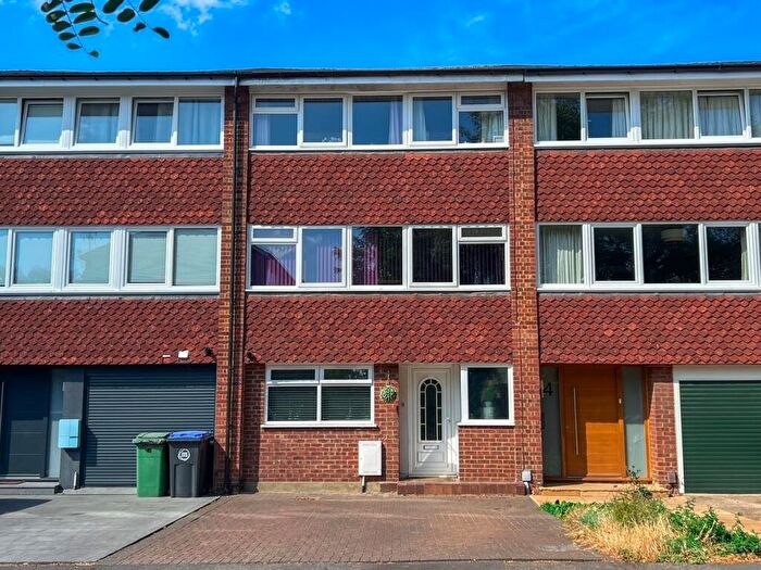 4 Bedroom Town House For Sale In Spurfield, West Molesey, KT8