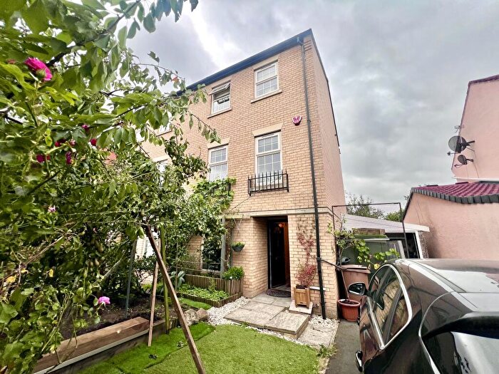 4 Bedroom Semi-Detached House To Rent In Greenfields Avenue, Littleover, Derby, DE23