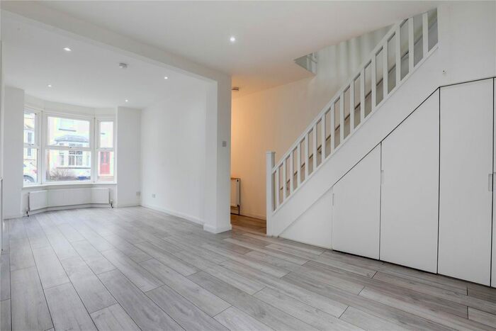 3 Bedroom Terraced House To Rent In Belle Vue Road, Reading, Berkshire, RG1