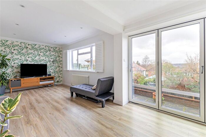 4 Bedroom Detached House For Sale In Grove End Road, Farnham, Surrey, GU9