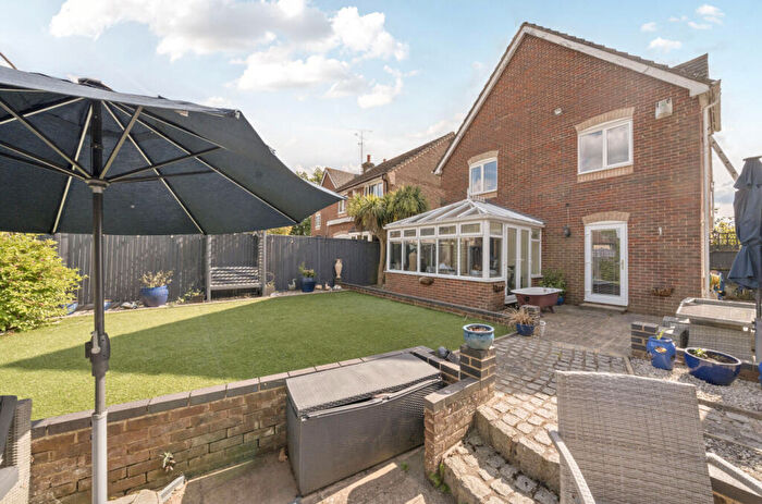 5 Bedroom Detached House For Sale In Manor Park Close, Tilehurst, Reading, RG30