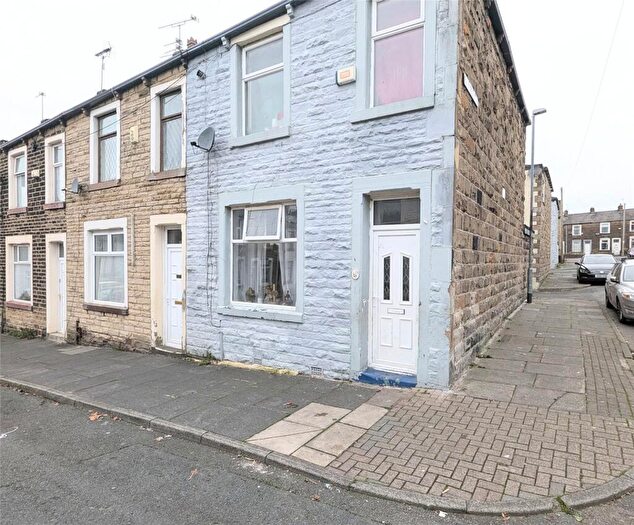 3 Bedroom End Of Terrace House For Sale In Woodbine Road, Burnley, Lancashire, BB12