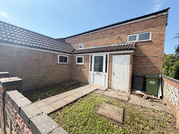 3 Bedroom End Of Terrace House To Rent In Thirlmere, Rugby, CV21