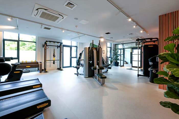 2 Bedroom Flat To Rent In Sutton Court Road Sutton, SM1