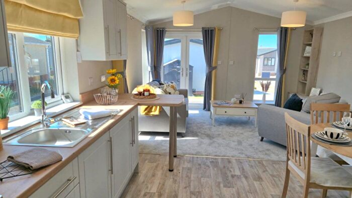 2 Bedroom Mobile/park Home For Sale In Beckenham Park, Otterham Quay Lane, Rainham, Gillingham, ME8