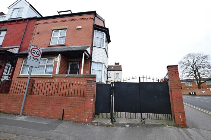 3 Bedroom End Of Terrace House For Sale In Trafford Avenue, Leeds, West Yorkshire, LS9