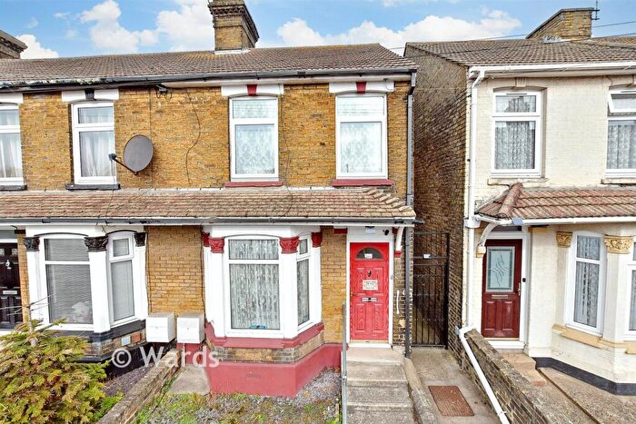 3 Bedroom Terraced House For Sale In Crown Road, Sittingbourne, Kent, ME10
