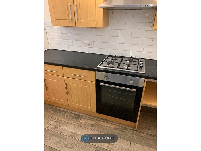 1 Bedroom Flat To Rent In Orchard Way, Dorking, RH4