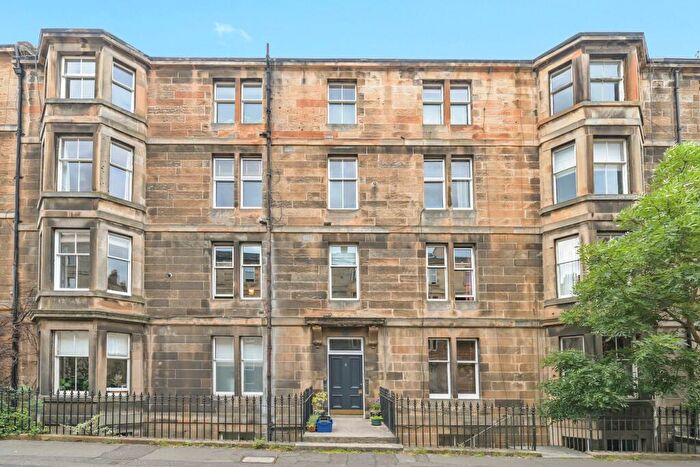 2 Bedroom Flat To Rent In Leslie Place, Stockbridge, Edinburgh, EH4