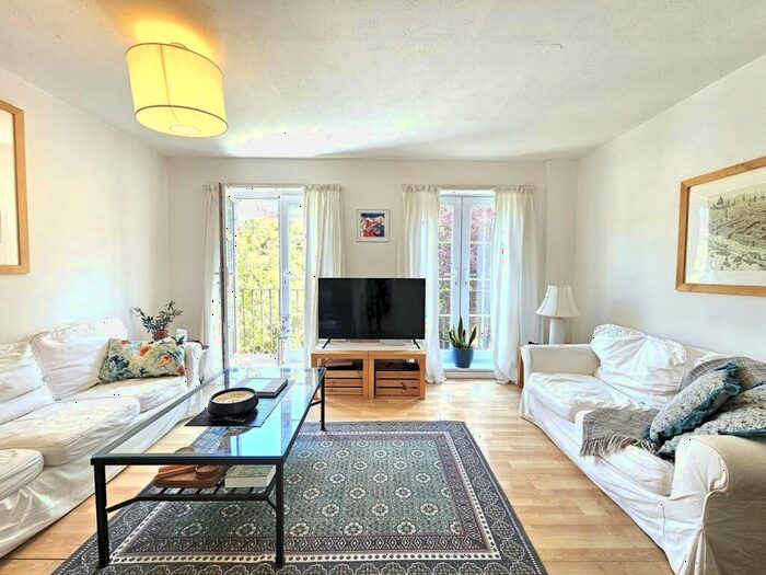 3 Bedroom Town House To Rent In Ashburnham Close, East Finchley, N2