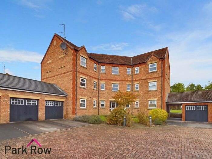 2 Bedroom Flat For Sale In Moorland Road, Sherburn In Elmet, Leeds, LS25