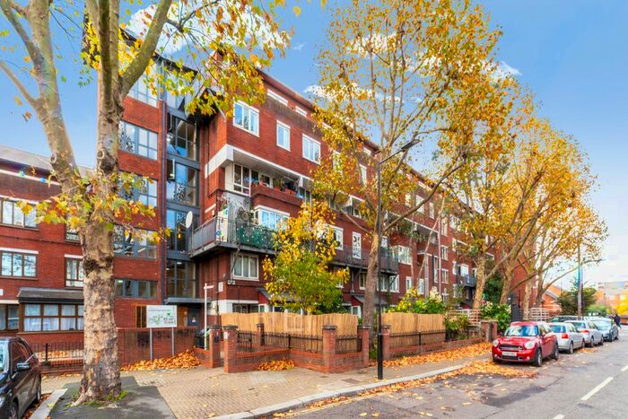 3 Bedroom Flat To Rent In Farnaby House Lancefield Street, Queens Park, London., W10