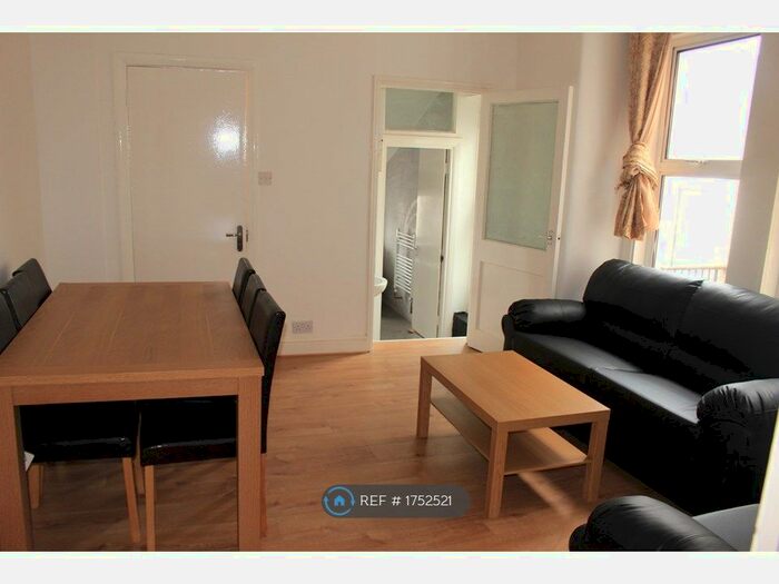 5 Bedroom Flat To Rent In Coverton Road, London, SW17