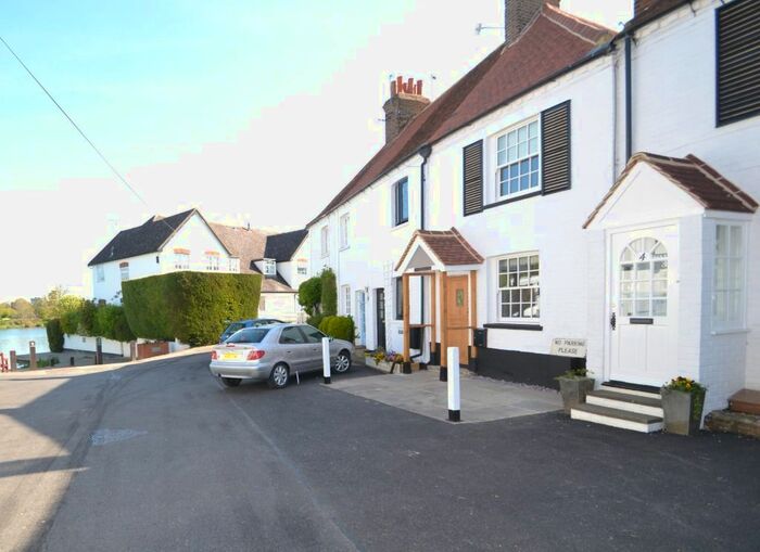 2 Bedroom Cottage To Rent In Ferry Road, Bray, SL6