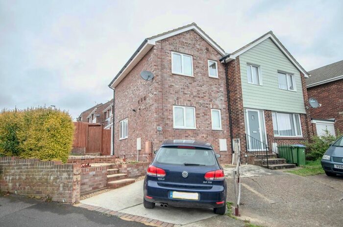 2 Bedroom End Of Terrace House To Rent In Banbury Avenue, Sholing, Southampton, SO19