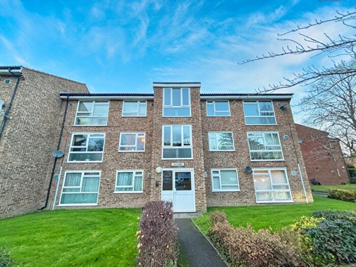 2 Bedroom Apartment To Rent In Lytham, Aurum Close, Horley, RH6