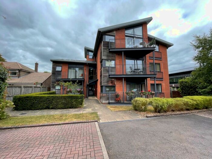 2 Bedroom Flat To Rent In Old Bath Road, Newbury, RG14