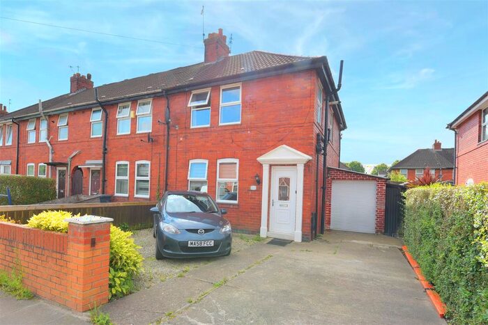 3 Bedroom End Of Terrace House To Rent In Rowntree Avenue, York, YO30