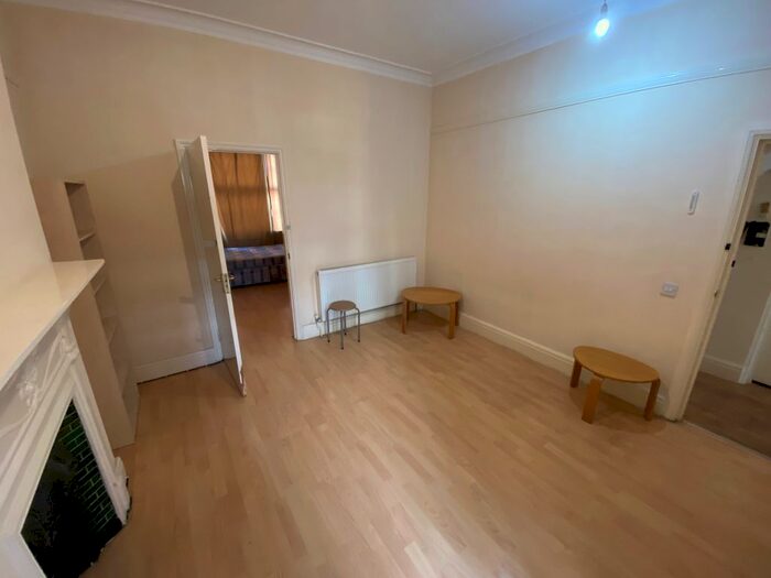 1 Bedroom Flat To Rent In Golders Green Road, Golders Green NW11