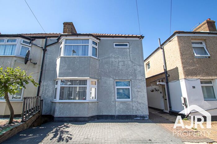 3 Bedroom Semi Detached House To Rent In Granville Road, Welling, Kent, DA16