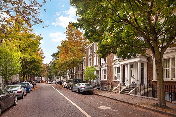 3 Bedroom Flat To Rent In Kempsford Gardens, Earls Court, London, SW5