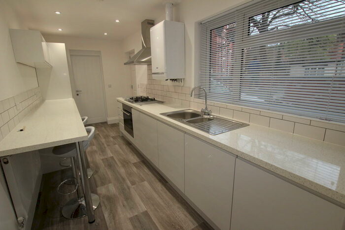 1 Bedroom Apartment To Rent In Fishpond Drive, The Park, NG7