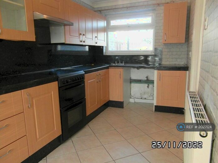 3 Bedroom Terraced House To Rent In Links Walk, Newcastle Upon Tyne, NE5