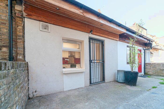 Studio To Rent In Lower Clapton Road, London, E5